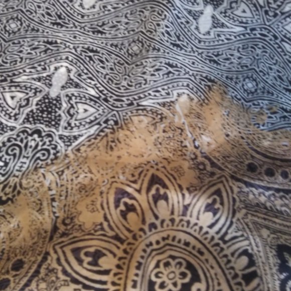 Vince Camuto silk scarf Dry clean only - Picture 10 of 11